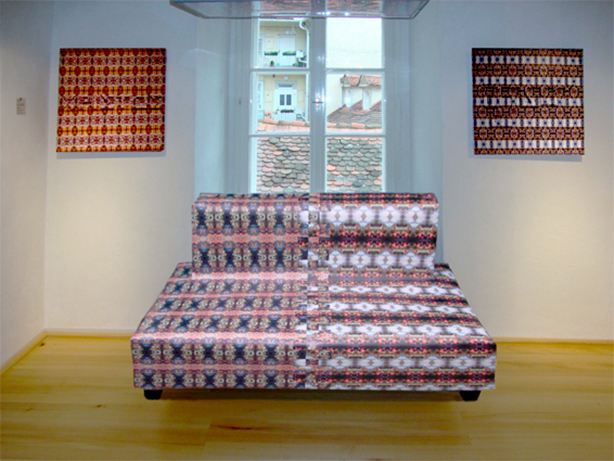 West-Östlicher-Diwan, 2010, C-Print gewebt auf Synthetic, 80 x 180 x 90 cm